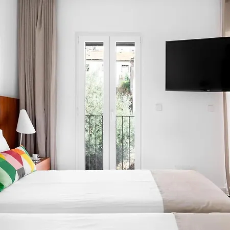 Appartamento Joivy 2-br Flat With Garage Near Castelo De S Jorge Lisbona