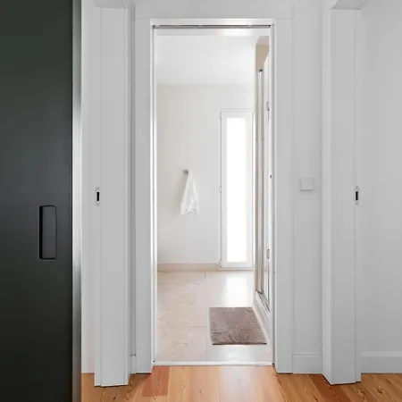 Joivy 2-br Flat With Garage Near Castelo De S Jorge *