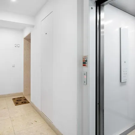 Apartamento Joivy 2-br Flat With Garage Near Castelo De S Jorge *