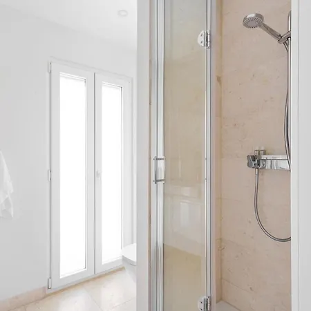 Joivy 2-br Flat With Garage Near Castelo De S Jorge Apartamento *