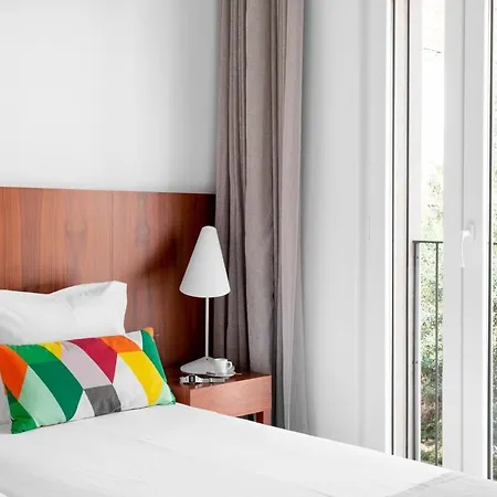 Guestready - Flat W/ Garage Near S. Jorge Castle דירה