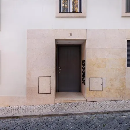 Guestready - Flat W/ Garage Near S. Jorge Castle דירה *