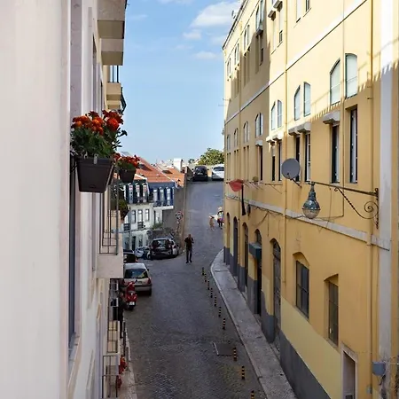 Guestready - Flat W/ Garage Near S. Jorge Castle *