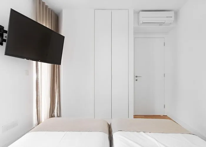 Guestready - Flat W/ Garage Near S. Jorge Castle Διαμέρισμα *