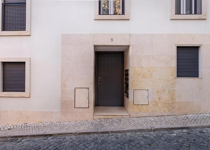 Guestready - Flat W/ Garage Near S. Jorge Castle Διαμέρισμα *