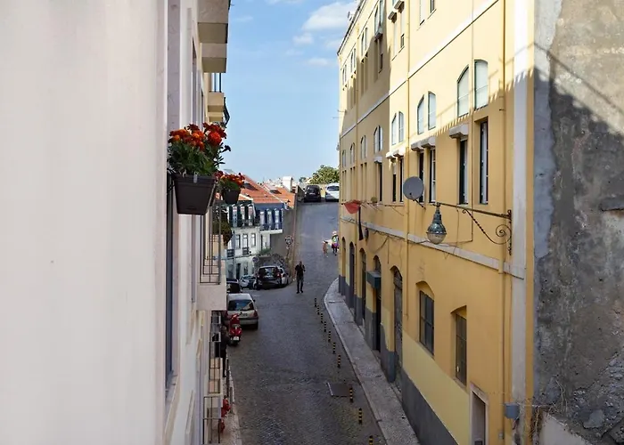 Guestready - Flat W/ Garage Near S. Jorge Castle *