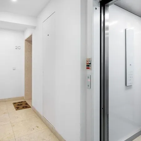 Guestready - Flat W/ Garage Near S. Jorge Castle Апартаменти Лісабон